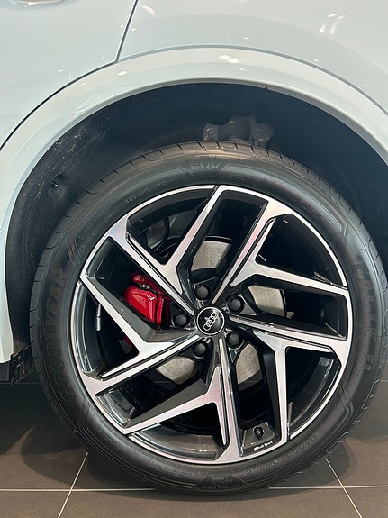 Audi Q6 e-tron 7 of 9