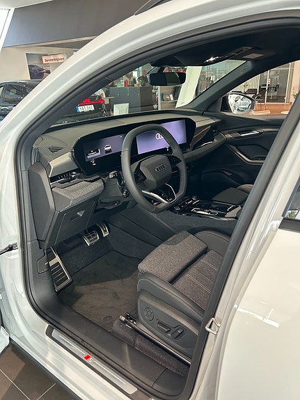 Audi Q6 e-tron 8 of 9