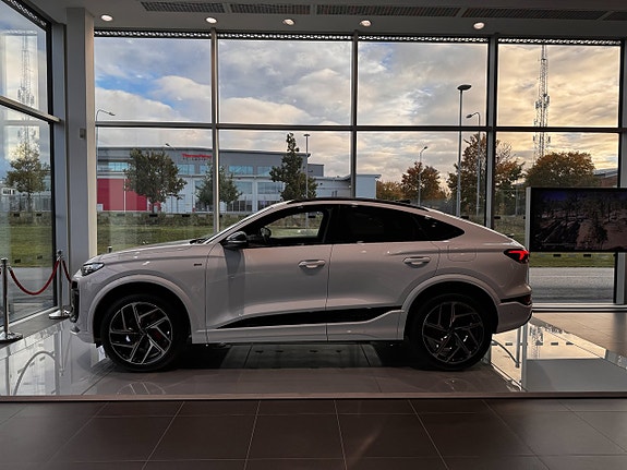 Audi Q6 e-tron 2 of 12