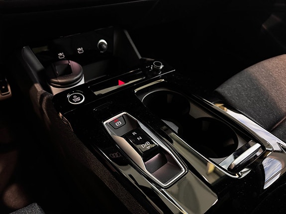 Audi Q6 e-tron 6 of 12