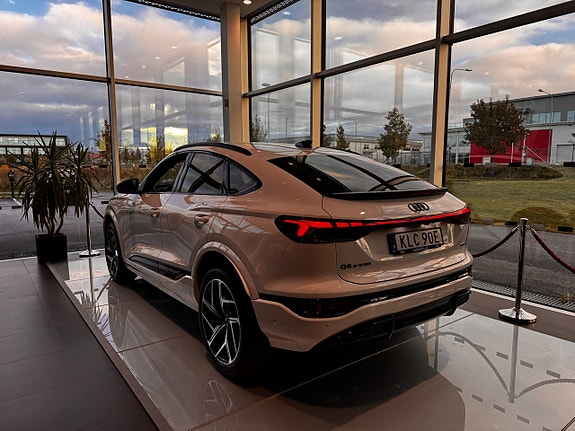 Audi Q6 e-tron 3 of 12