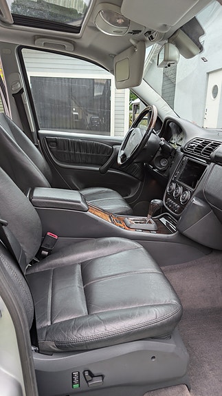 Mercedes-Benz ML55 6 of 15