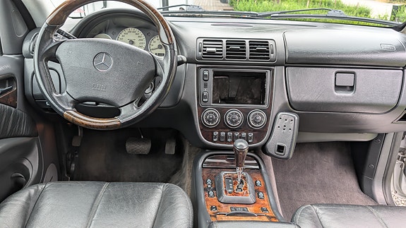 Mercedes-Benz ML55 3 of 15