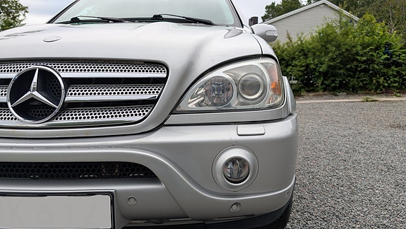 Mercedes-Benz ML55 2 of 15