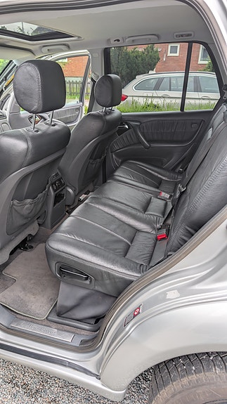 Mercedes-Benz ML55 7 of 15