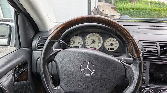 Mercedes-Benz ML55 4 of 15