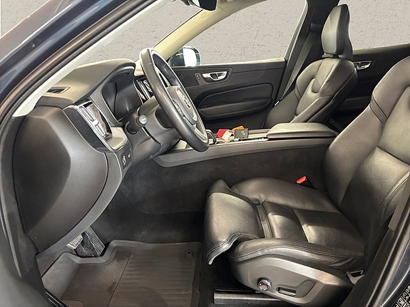 Volvo XC60 4 of 12