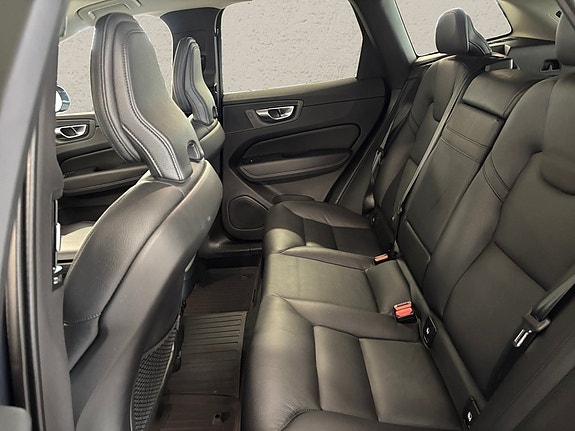 Volvo XC60 7 of 12