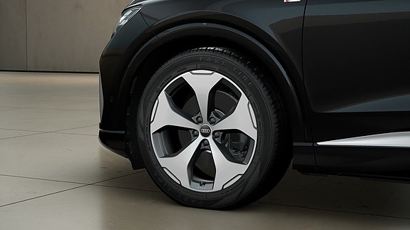 Audi Q4 e-tron 6 of 8