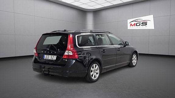 Volvo V70 3 of 5
