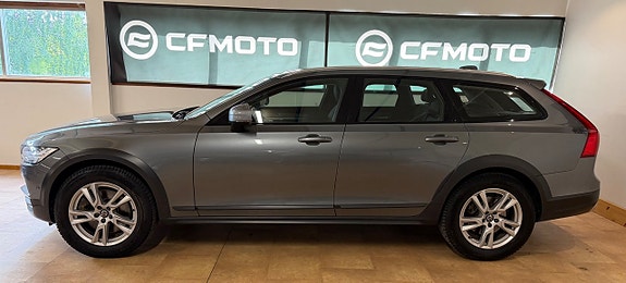 Volvo V90 Cross Country 3 of 5