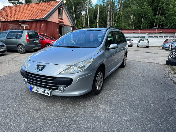 Peugeot 307 2 of 5