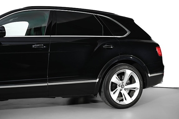 Bentley Bentayga 10 of 25