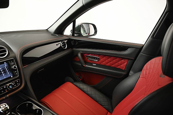 Bentley Bentayga 18 of 25