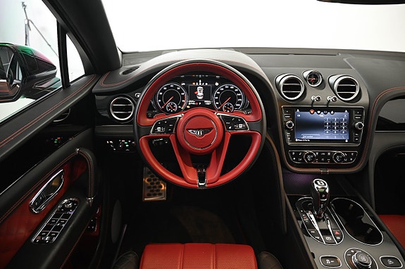 Bentley Bentayga 16 of 25