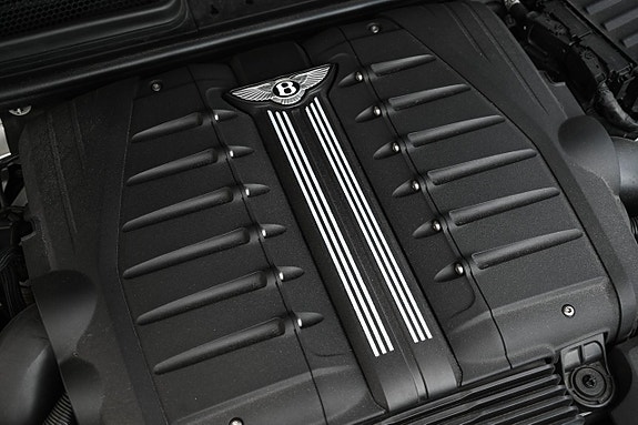 Bentley Bentayga 25 of 25