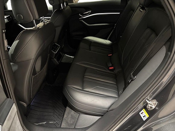 Audi e-tron 13 of 20