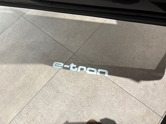Audi e-tron 16 of 20