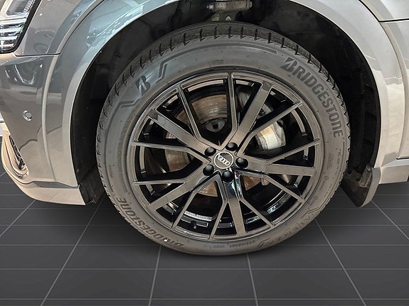 Audi e-tron 9 of 20
