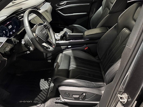 Audi e-tron 12 of 20