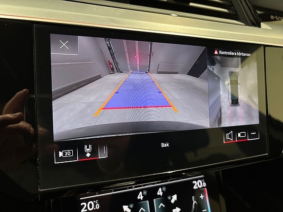 Audi e-tron 19 of 20