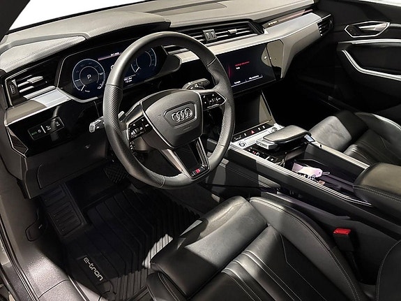 Audi e-tron 10 of 20