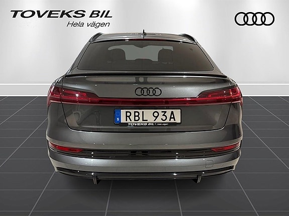 Audi e-tron 4 of 20