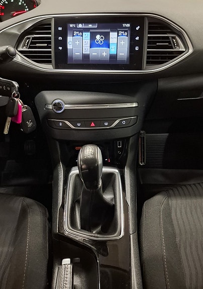 Peugeot 308 SW 25 of 25
