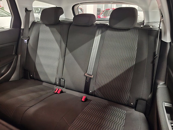 Peugeot 308 SW 19 of 25