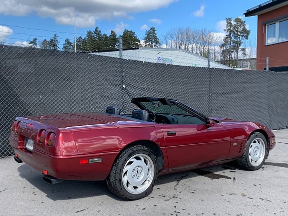 Chevrolet Corvette 2 of 5