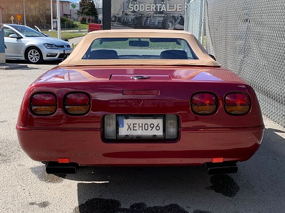 Chevrolet Corvette 3 of 5