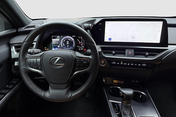 Lexus UX250h 12 of 19