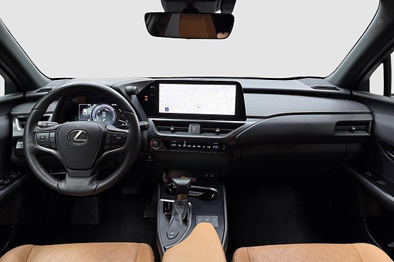 Lexus UX250h 11 of 19