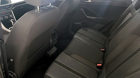 Volkswagen T-Roc 11 of 12