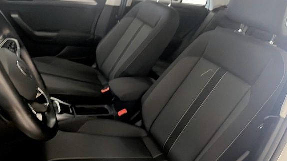 Volkswagen T-Roc 8 of 12