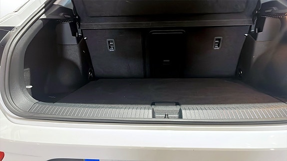 Volkswagen T-Roc 12 of 12