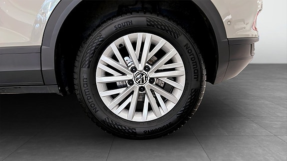 Volkswagen T-Roc 11 of 25