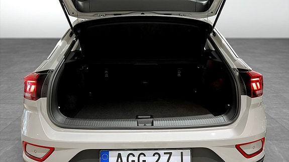Volkswagen T-Roc 17 of 25
