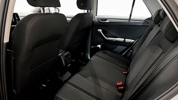 Volkswagen T-Roc 16 of 25