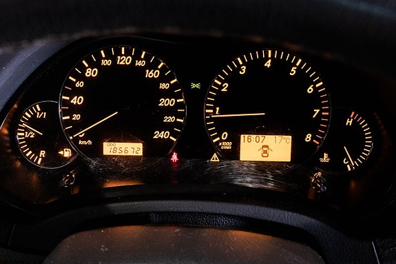 Toyota Avensis 21 of 24