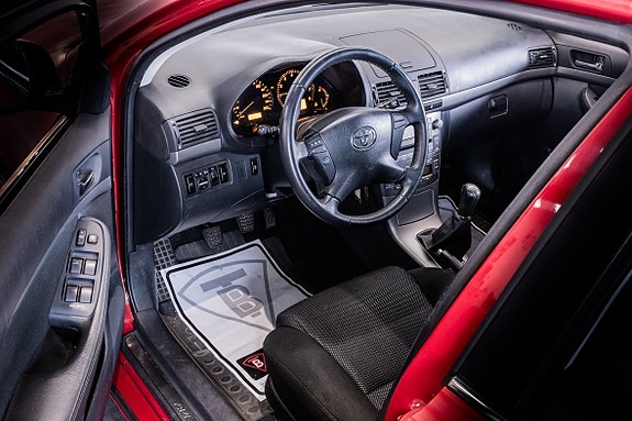 Toyota Avensis 12 of 24