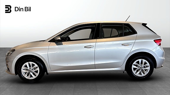 Skoda Fabia 2 of 13
