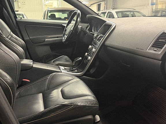 Volvo XC60 13 of 16