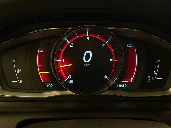 Volvo XC60 8 of 16