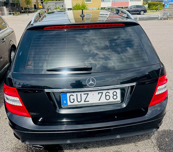 Mercedes-Benz C220 3 of 5