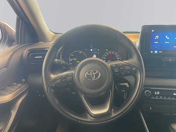 Toyota Yaris 9 of 17