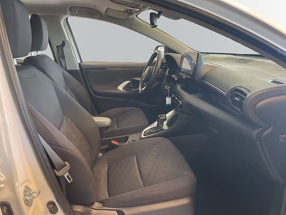 Toyota Yaris 6 of 17