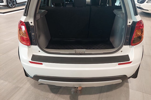 Suzuki SX4 2 of 5