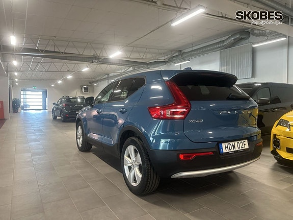 Volvo XC40 4 of 5