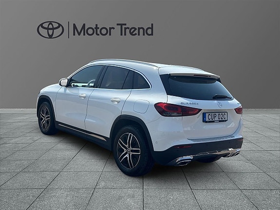 Mercedes-Benz GLA220 d 2 of 5